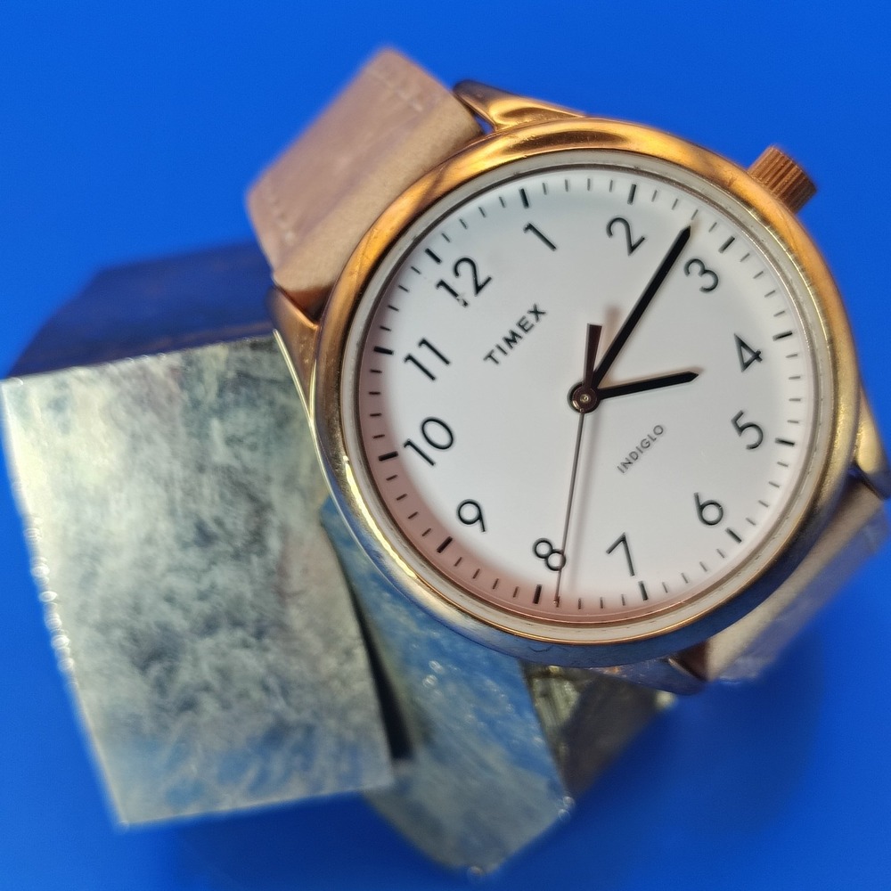 2018 Timex Indiglo‎ 33mm Women's Quartz Watch Leather Strap Size 4-7.5